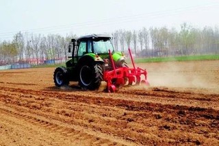 张掖民乐：智慧农机助传统农业升级