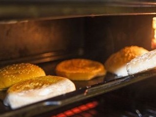 微波炉不能加热哪些食物？微波炉和烤箱有什么区别？