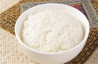 米饭中的热量大部分来自碳水化合物还是脂肪？