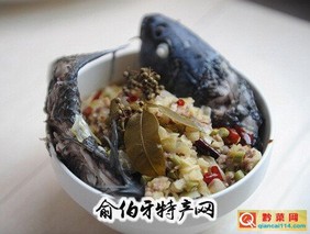 老泡菜炒肉末蒸鲜鱼