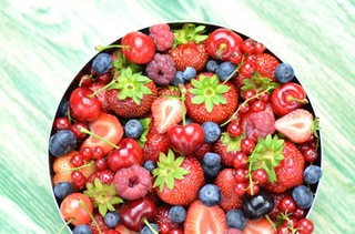 哪些水果属于同一科？苹果梨子还是草莓蓝莓？